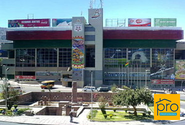🏪 Local en la plaza del Stadium.